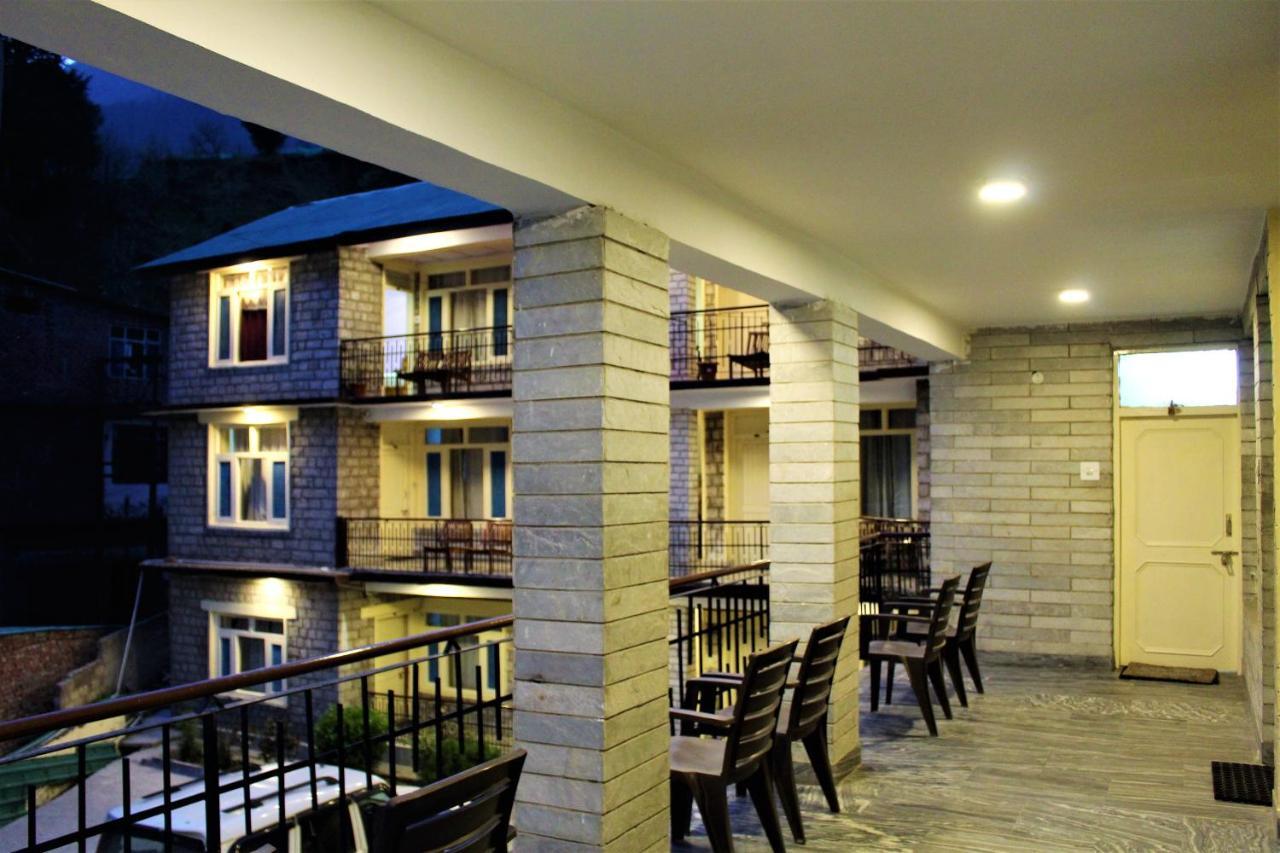 Hotel New Royal Manāli Kültér fotó